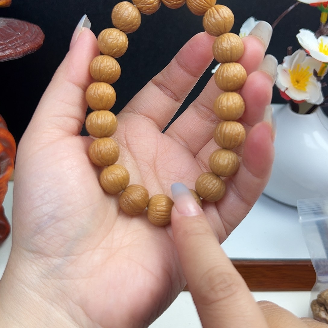 猴头核桃吊坠凤羽