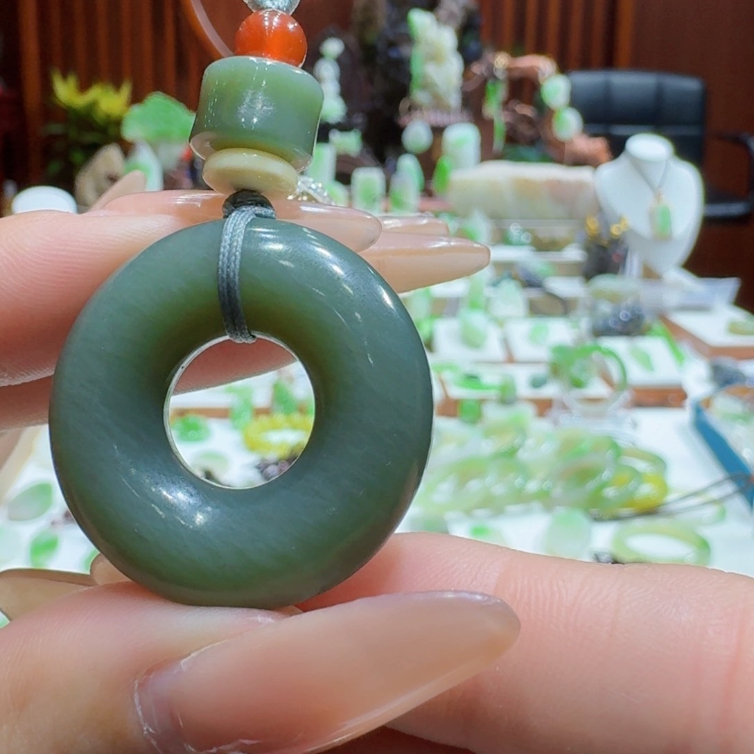 和田玉碧玉粉青面包圈未镶嵌