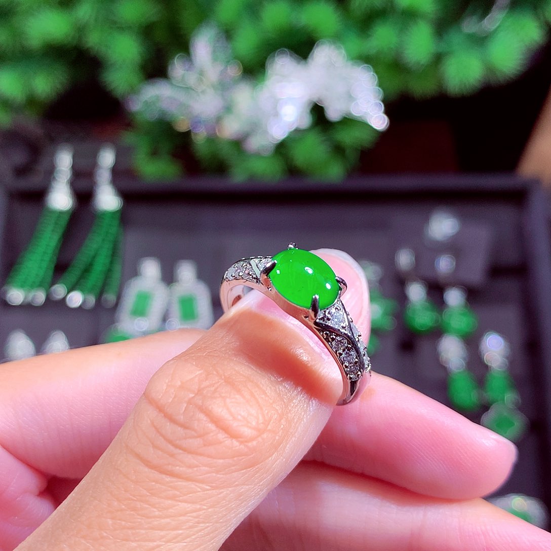 颈饰未镶嵌翡翠天然