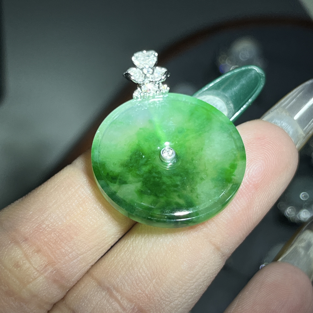 18k金镶钻冰种辣绿平安窝扣