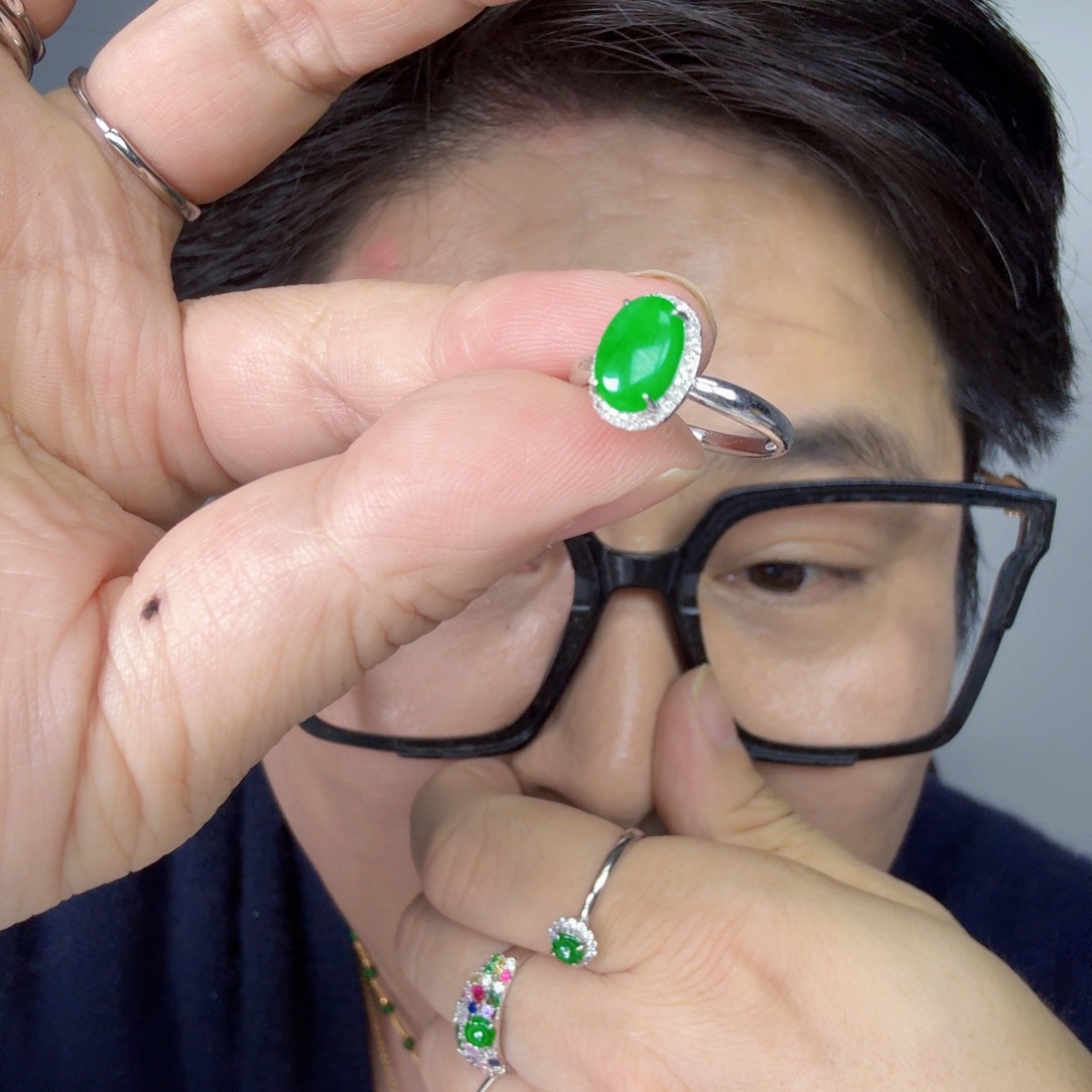 翡翠18K金镶嵌颈饰一件