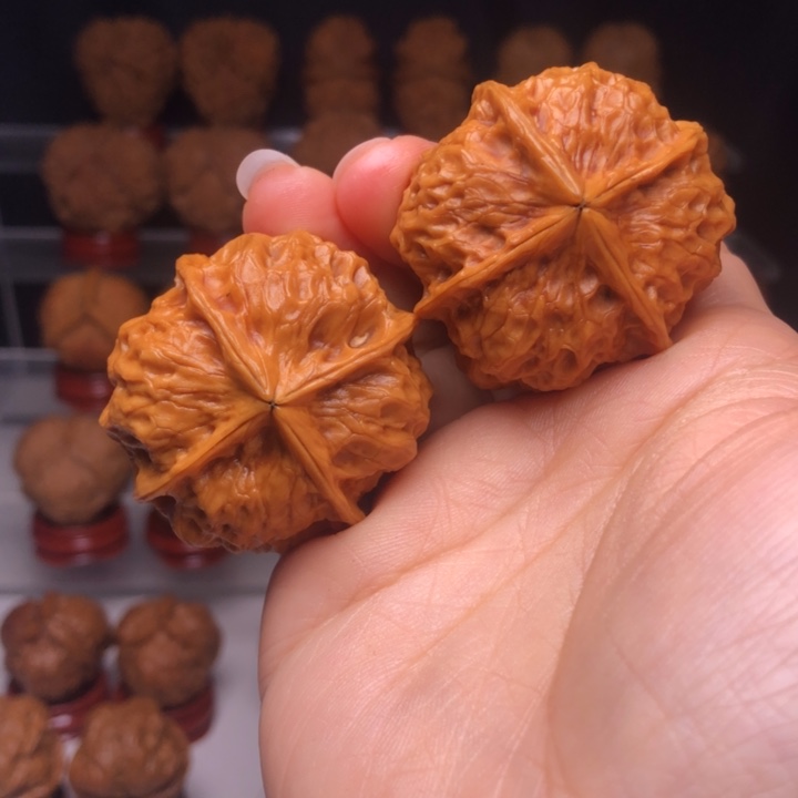 文玩核桃吊坠9牡丹四楞