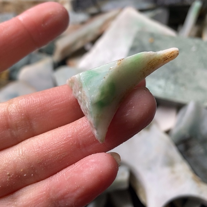 翡翠颈饰未镶嵌天然翡翠