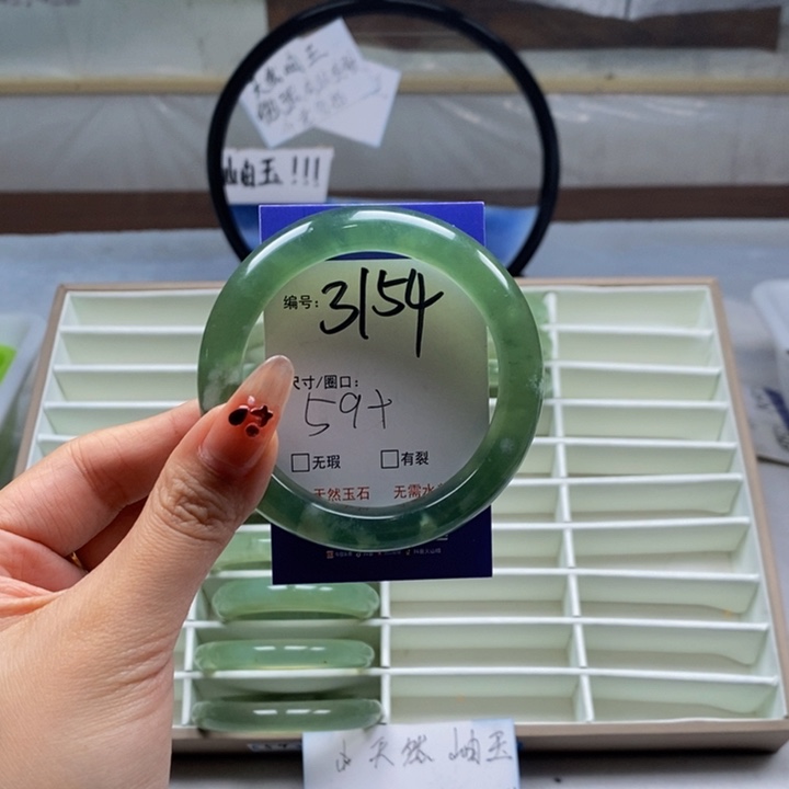 蛇纹石玉手镯未镶嵌