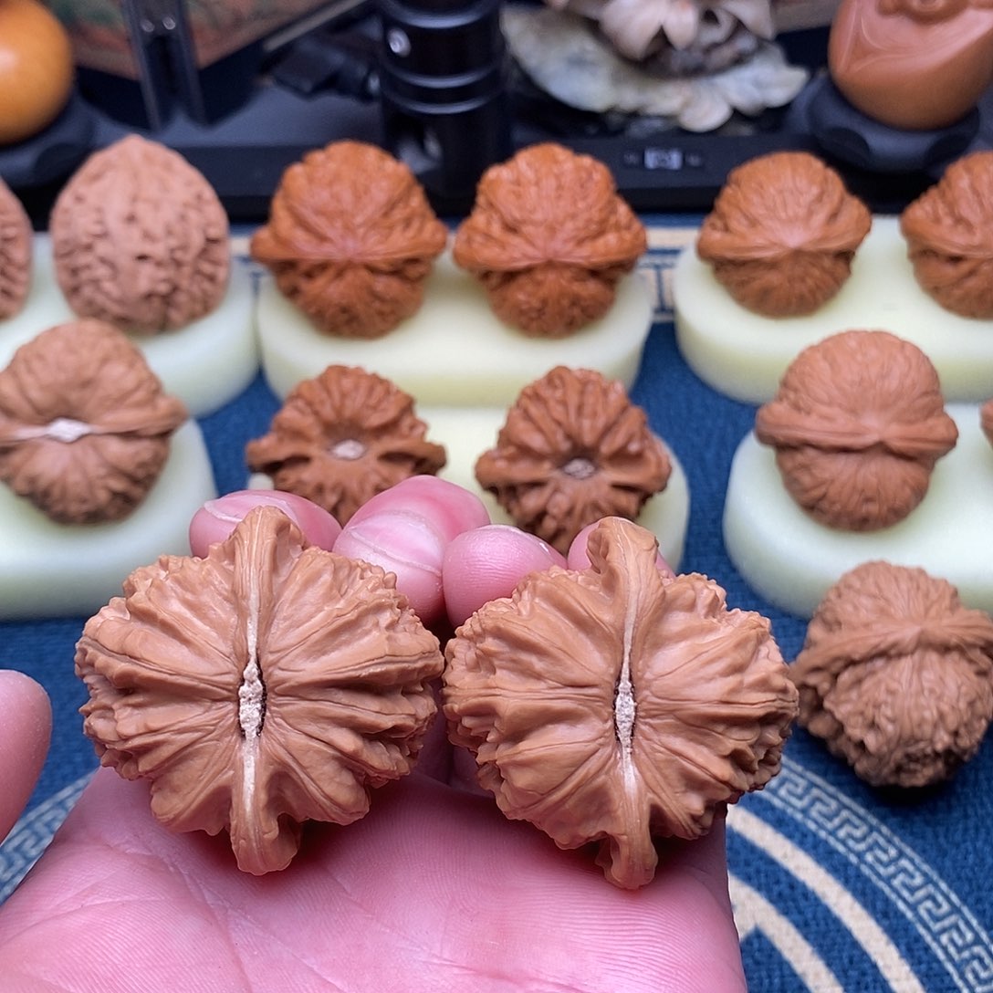 _***g文玩核桃吊坠白狮子41尺