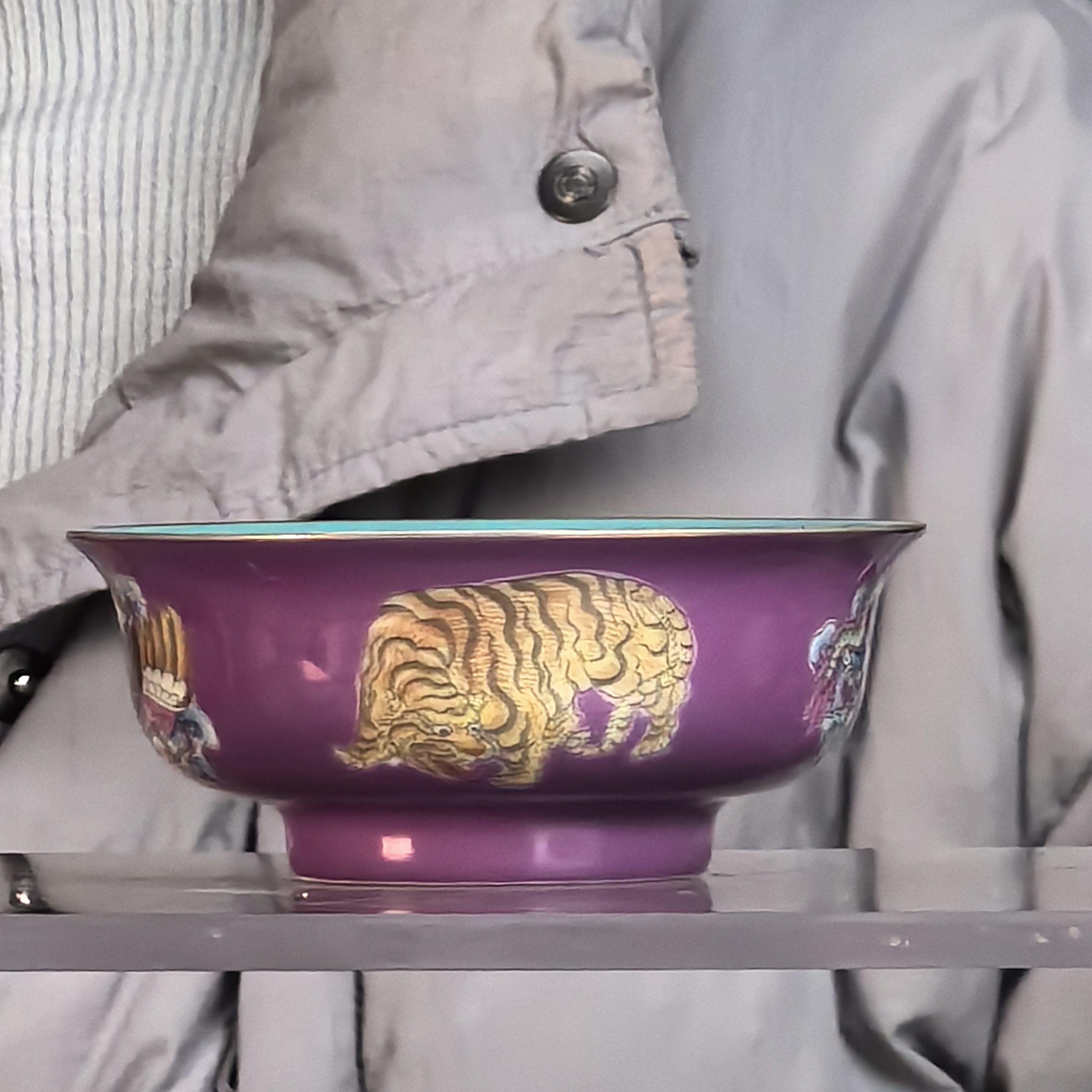 清 茄皮紫瑞兽赏碗一对