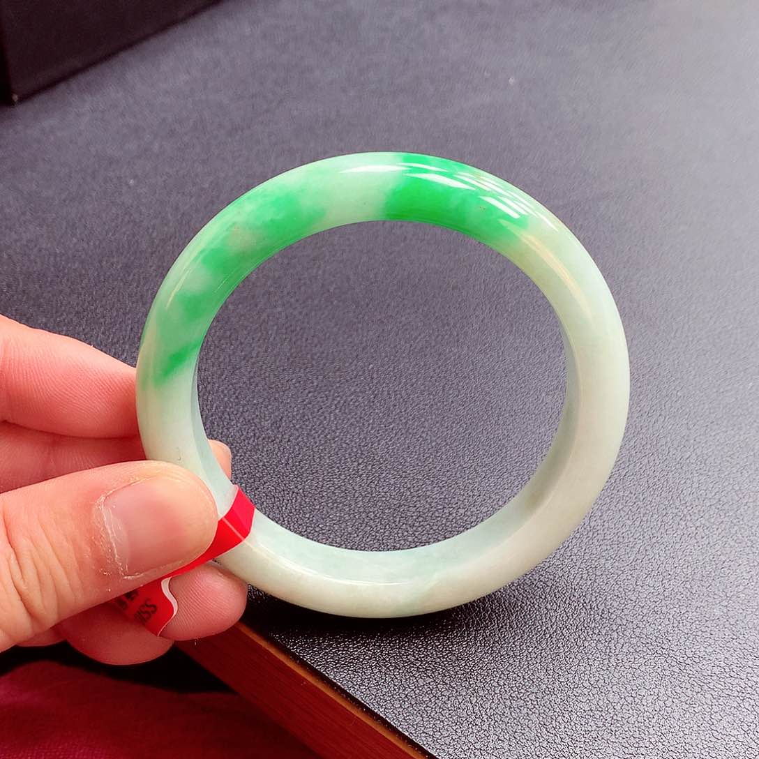 翡翠手镯未镶嵌缅甸翡翠