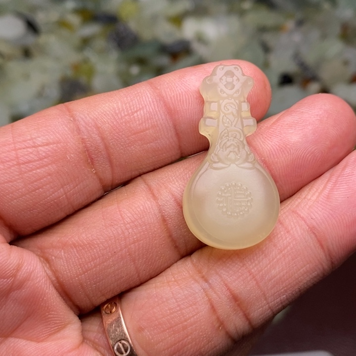 蛇纹石玉颈饰合金125