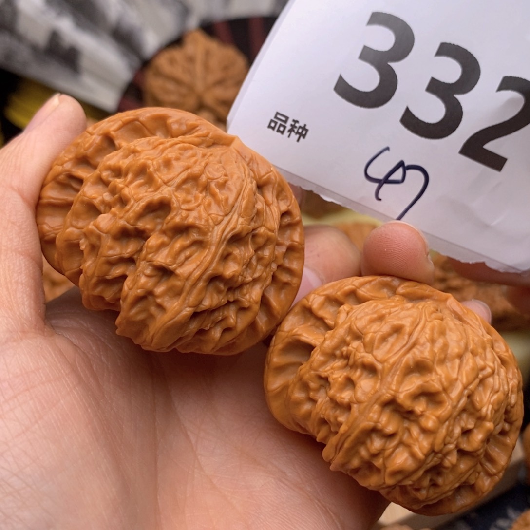 文玩核桃把件332号47白