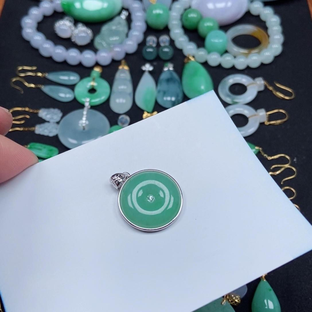 翡翠未镶嵌颈饰扣子