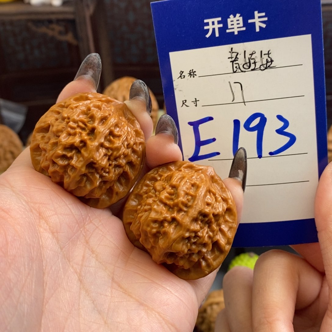 文玩核桃吊坠今****虎瓷娃娃