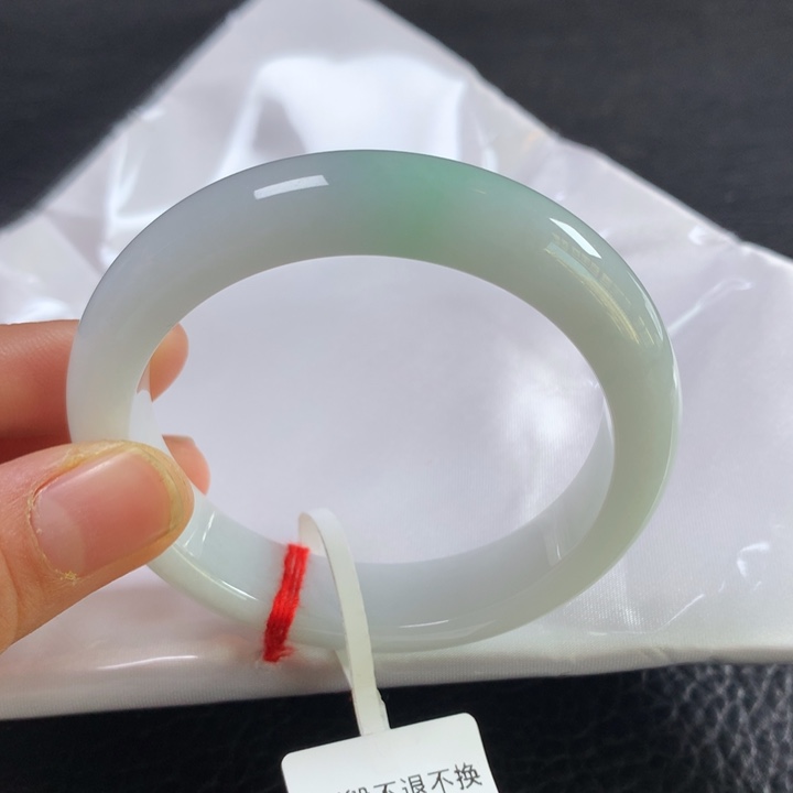 丹***翡翠未镶嵌手镯54圈