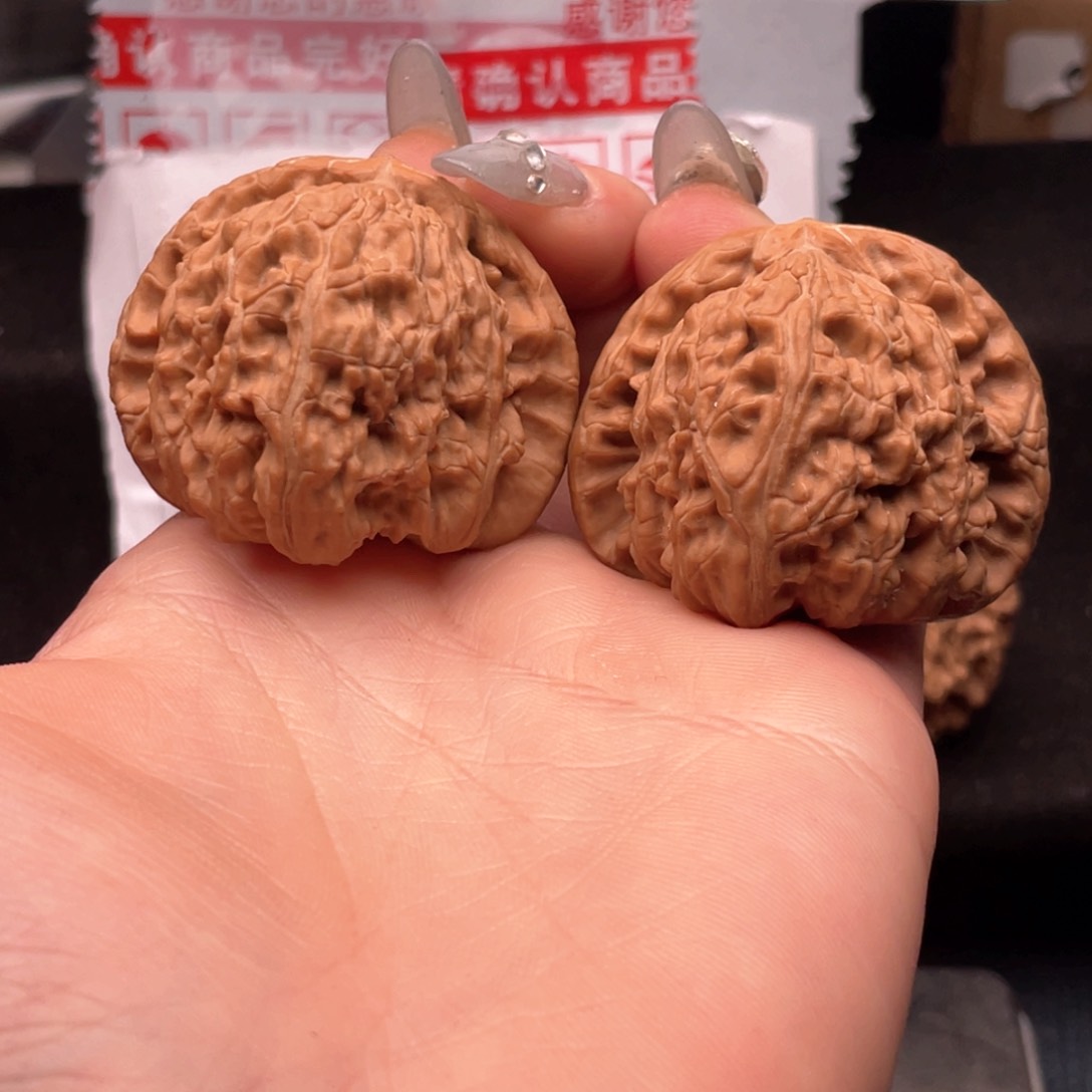 文玩核桃吊坠啵****。42白狮子微修