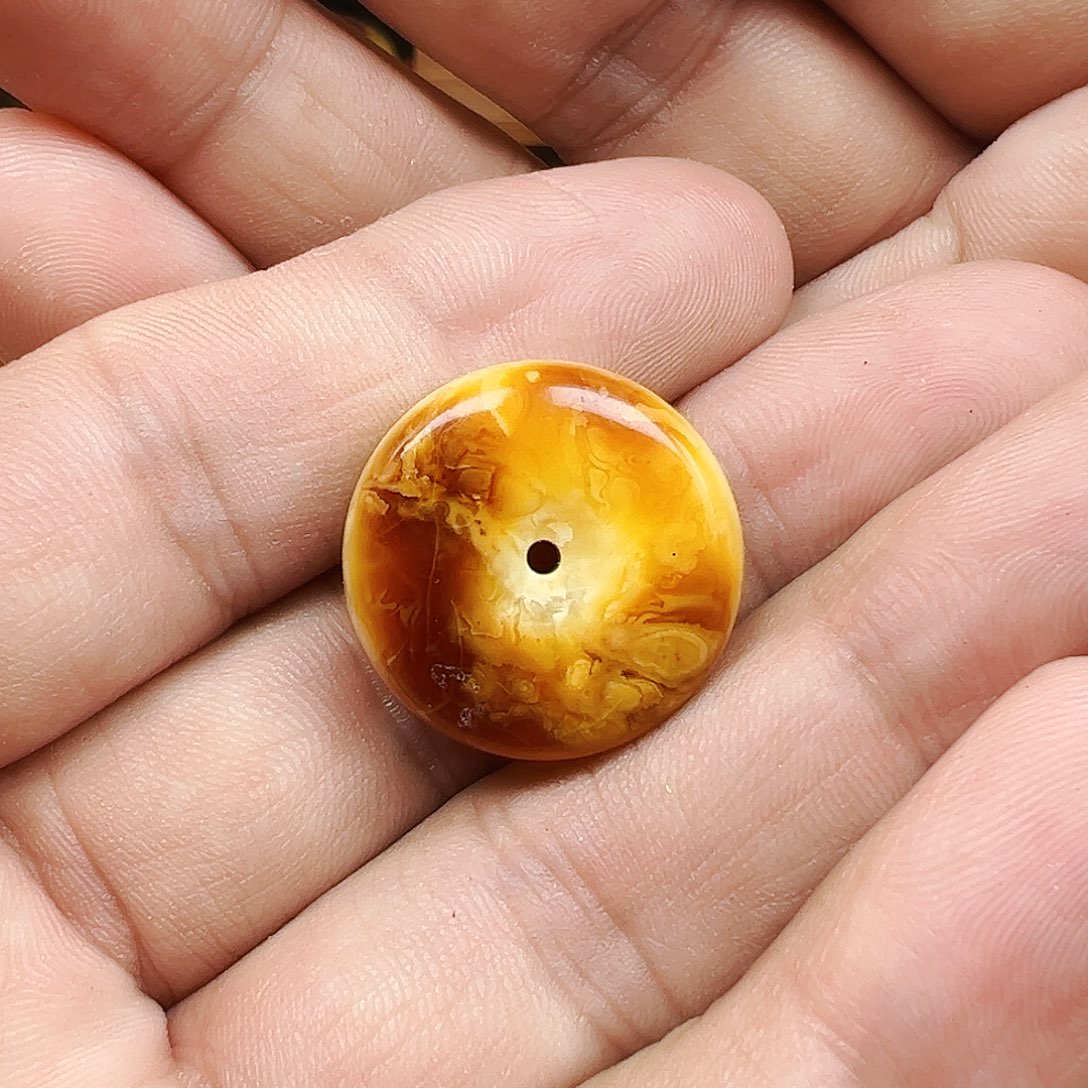 蜜蜡颈饰未镶嵌?**?蜜蜡吊坠