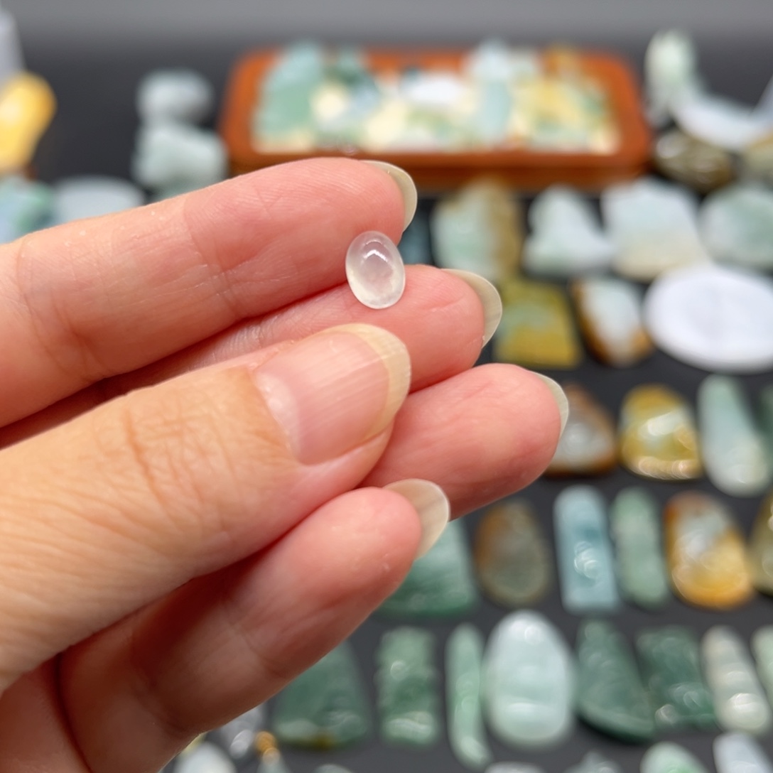 颈饰未镶嵌翡翠蛋面