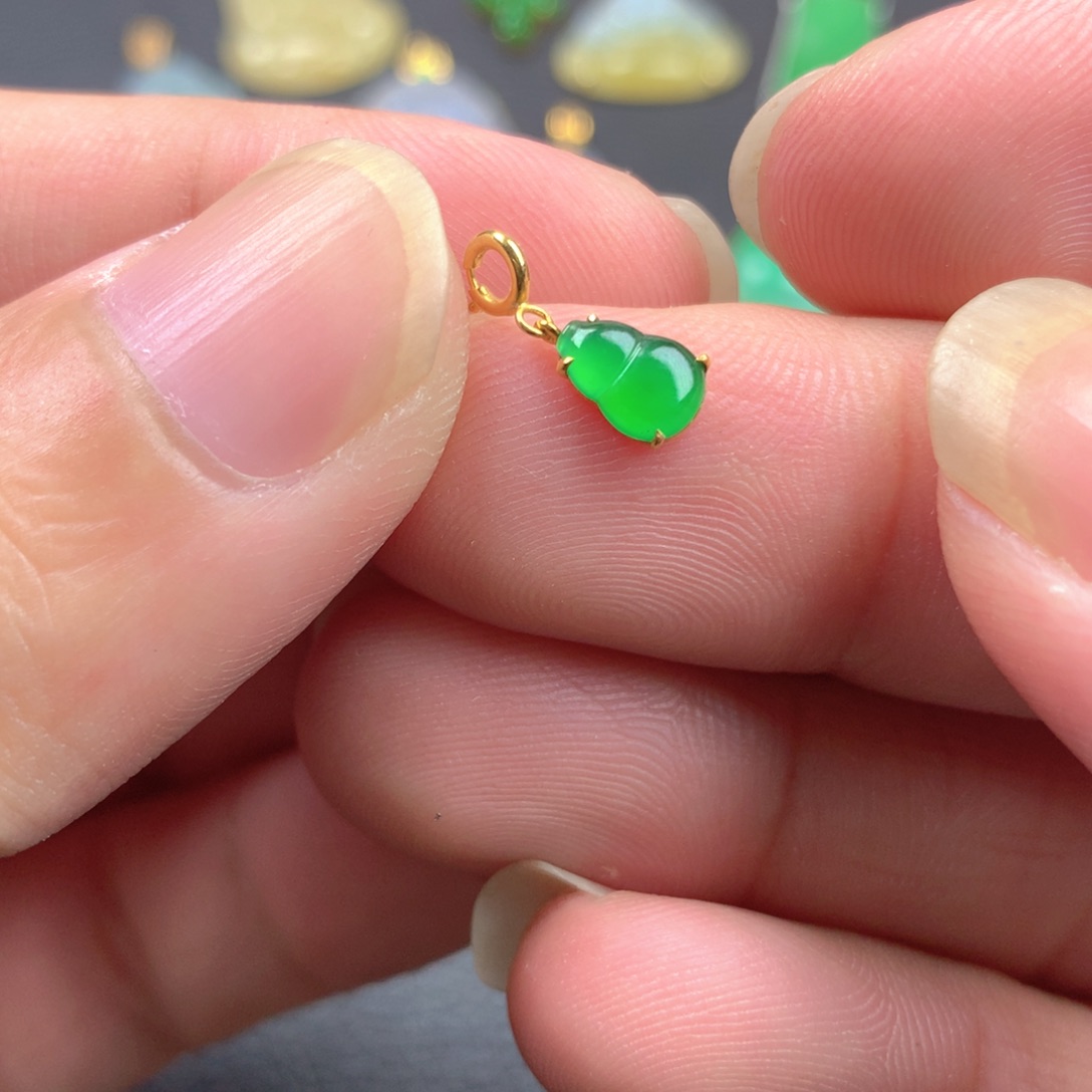 【闪购商品】颈饰18K金镶嵌翡翠翡翠