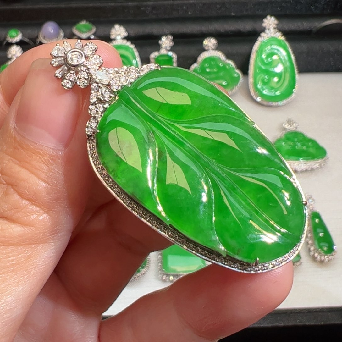 翡翠吊坠(不含链)18K金镶嵌