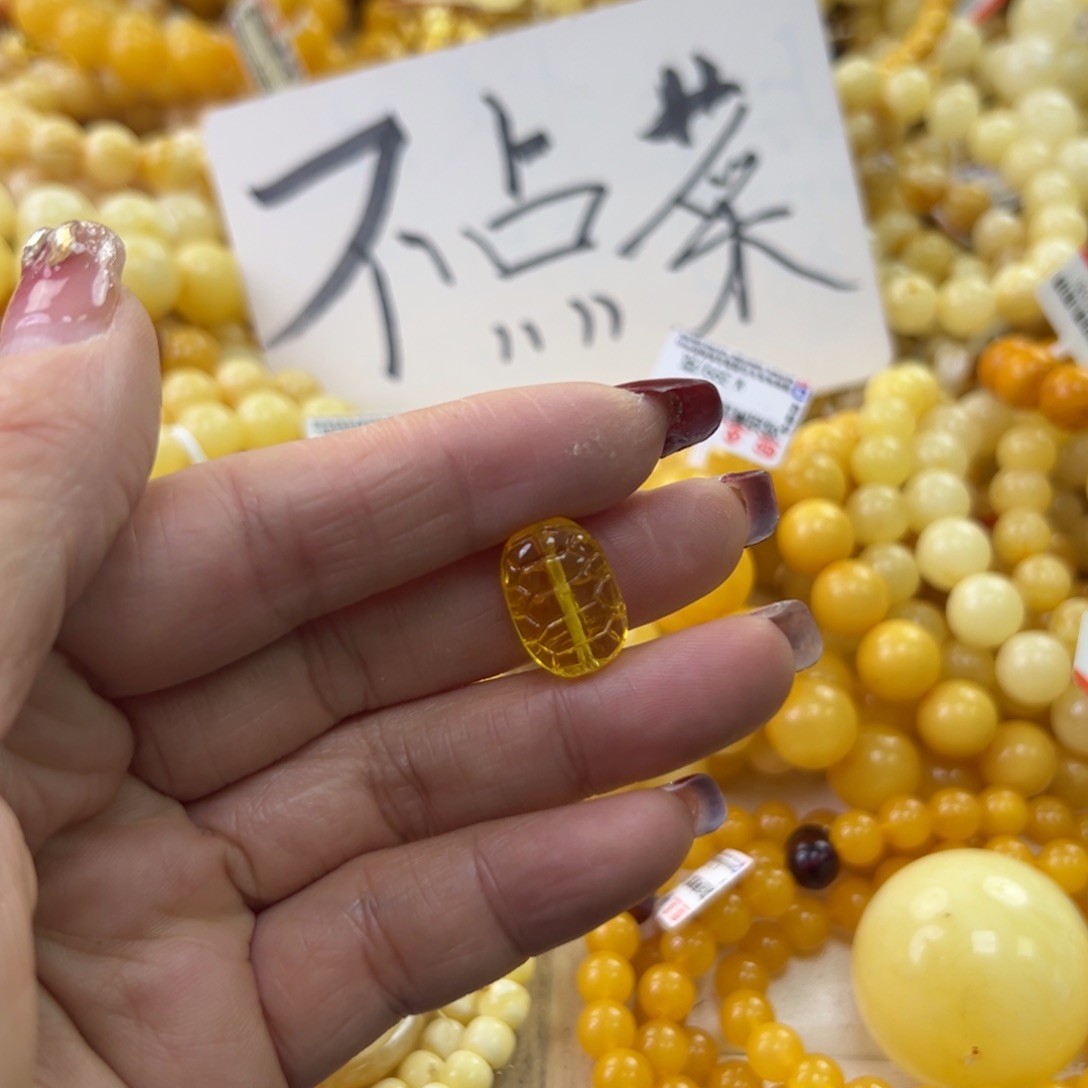 琥珀珠宝奇石未镶嵌