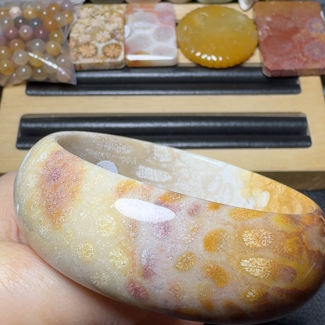 硅化玉60带彩沙沙料，好盘未镶嵌