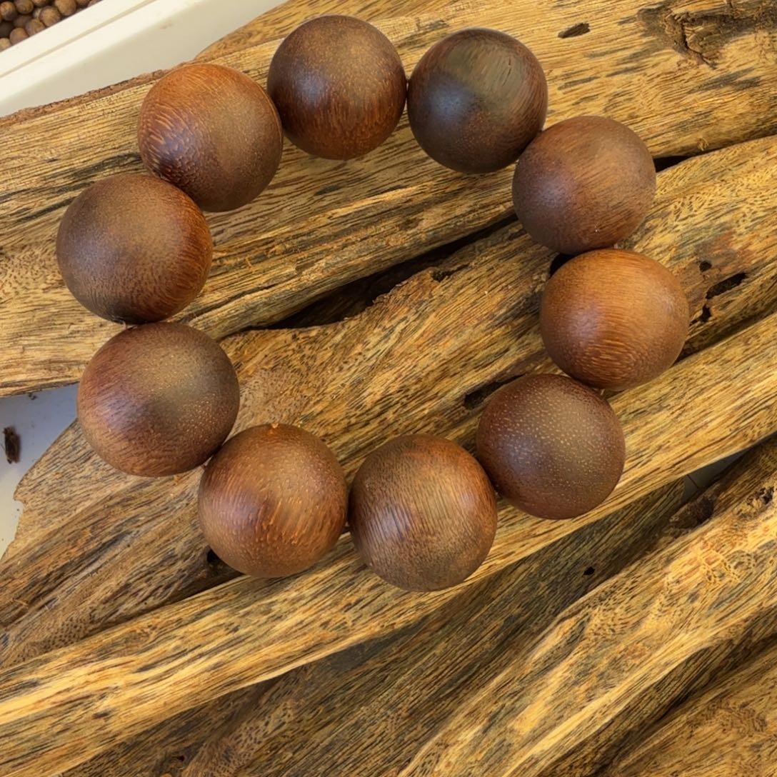 T***m沉香沉香碎屑海南沉水红土棋2.0大95克➕碎屑多样性发