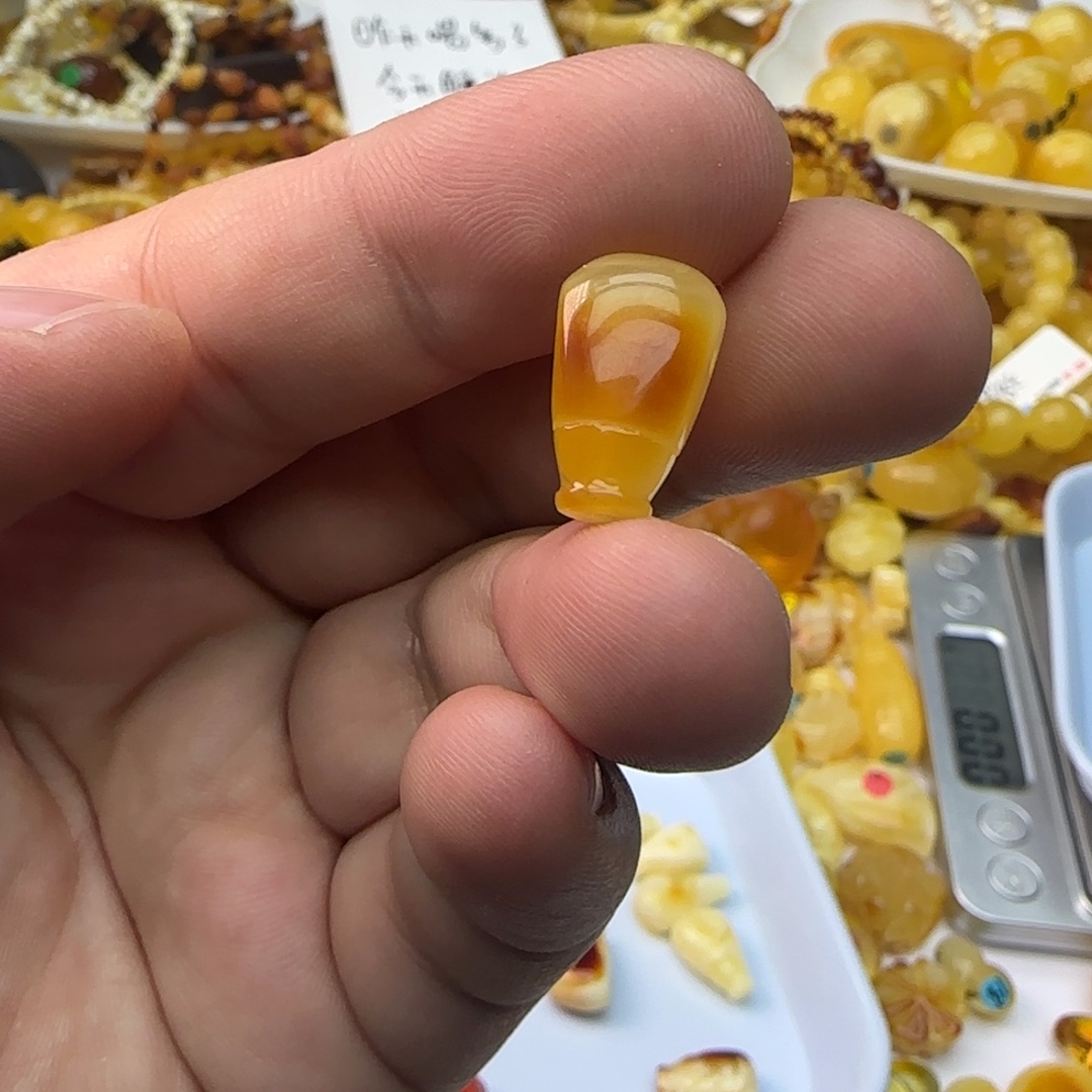 琥珀未镶嵌裸石10x8有瑕01