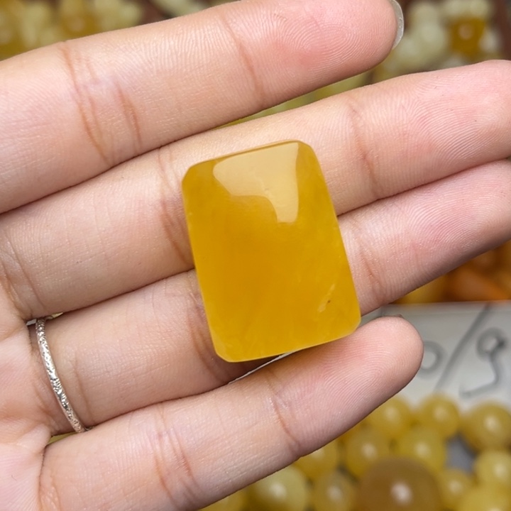 蜜蜡未镶嵌珠宝奇石金绞蜜妖花无事牌 微微瑕