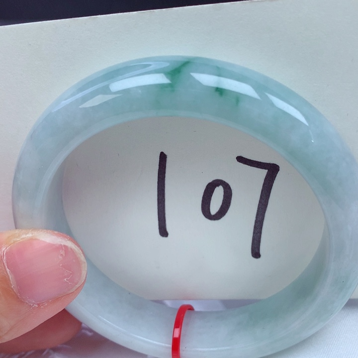 翡翠手镯未镶嵌翡翠