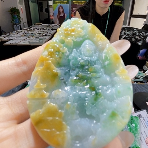 颈饰未镶嵌翡翠一个