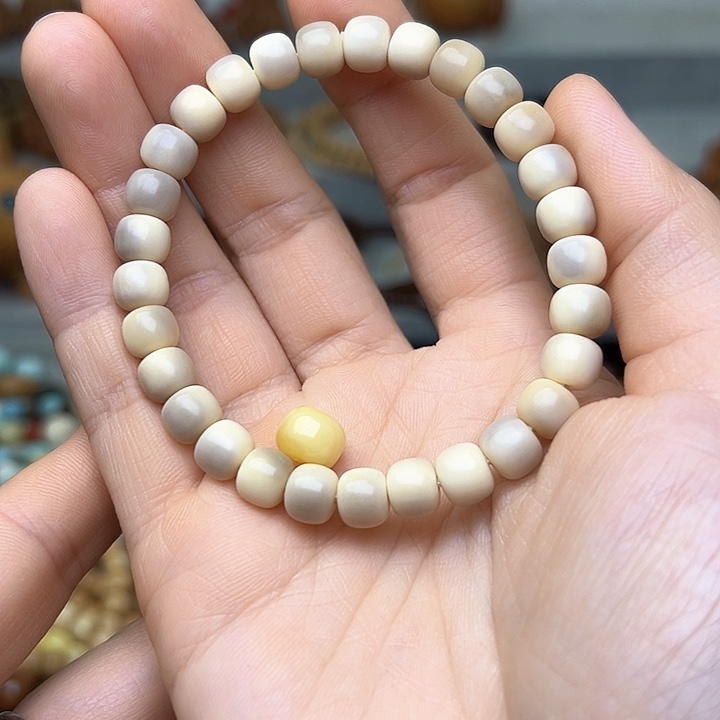 白玉菩提吊坠陈****?8/7老型单圈