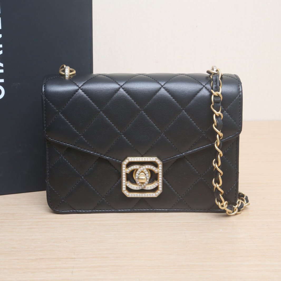 95新 Chanel/香奈儿 花花特价黑色 皮革S 芯片开 钻扣 21K 口盖包