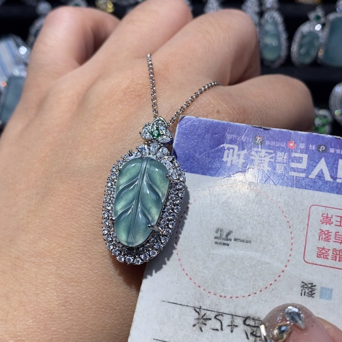 翡翠颈饰未镶嵌翡翠