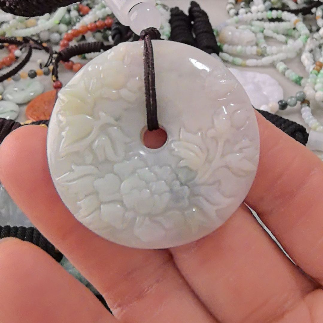 翡翠颈饰未镶嵌吊坠