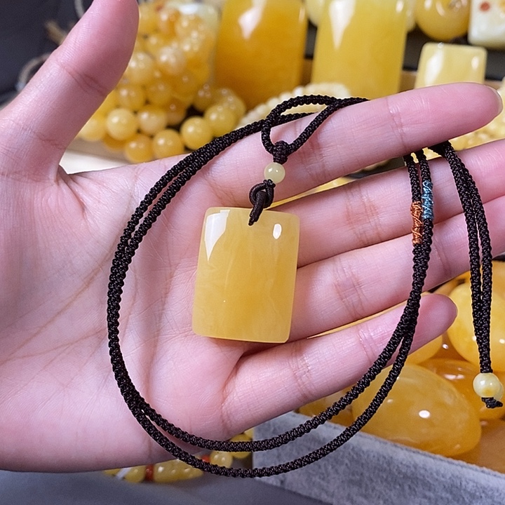 琥珀未镶嵌裸石无事牌