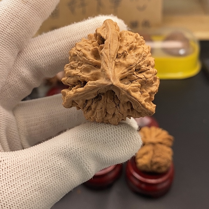 缕***了文玩核桃吊坠瑕疵不退不换