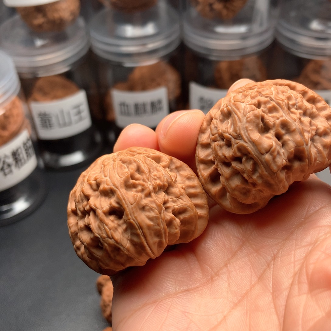 文玩核桃吊坠白狮子41