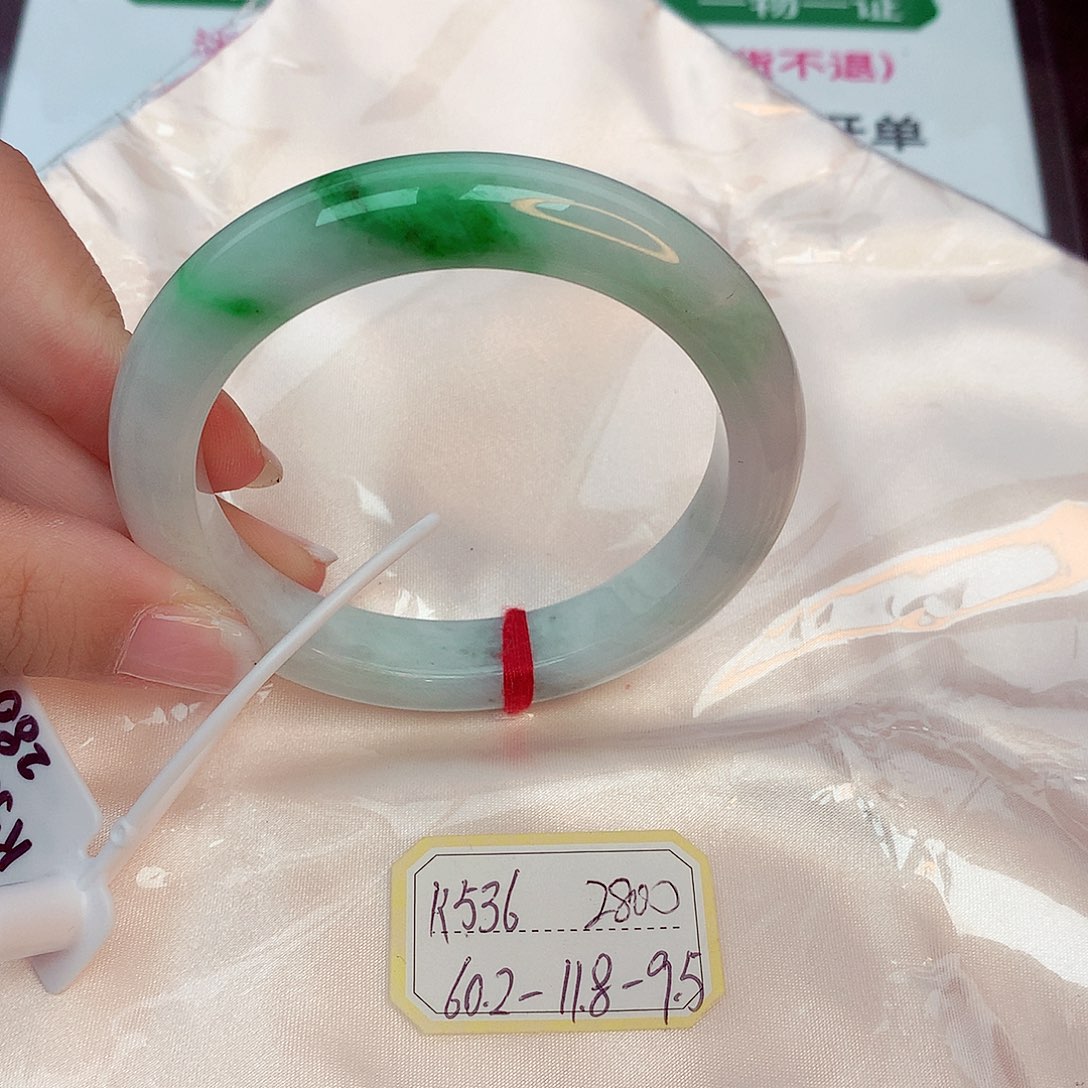 翡翠手镯未镶嵌缅甸翡翠