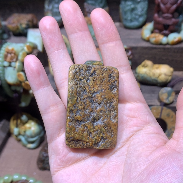 未镶嵌岫岩河磨玉（透闪石质玉）挂件