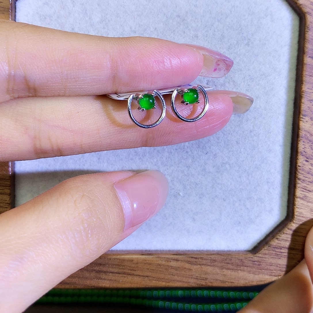 翡翠耳饰银S925镶嵌天然翡翠耳钉