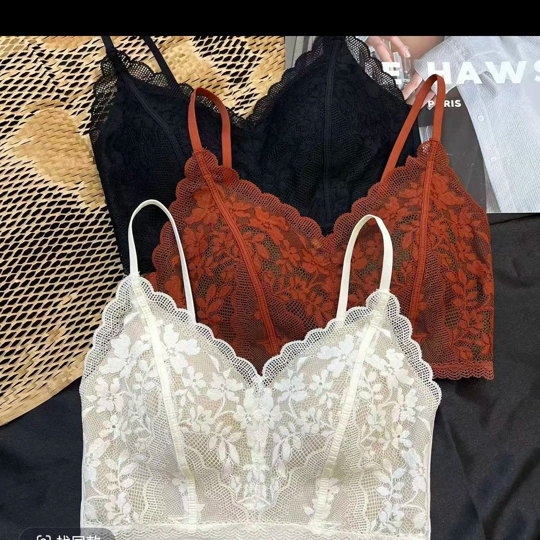 百搭蕾丝面一体杯背心 