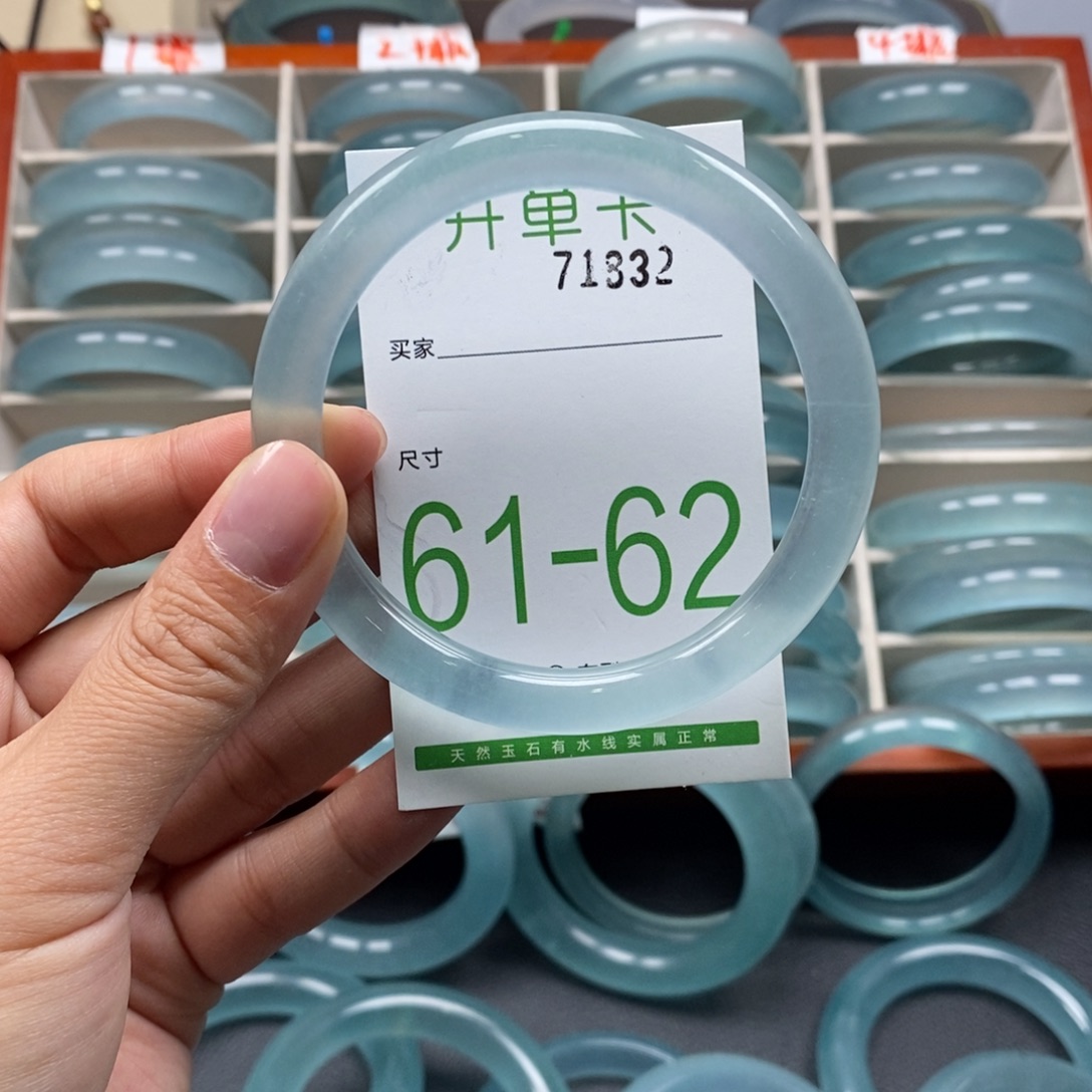 石英质玉未镶嵌手镯