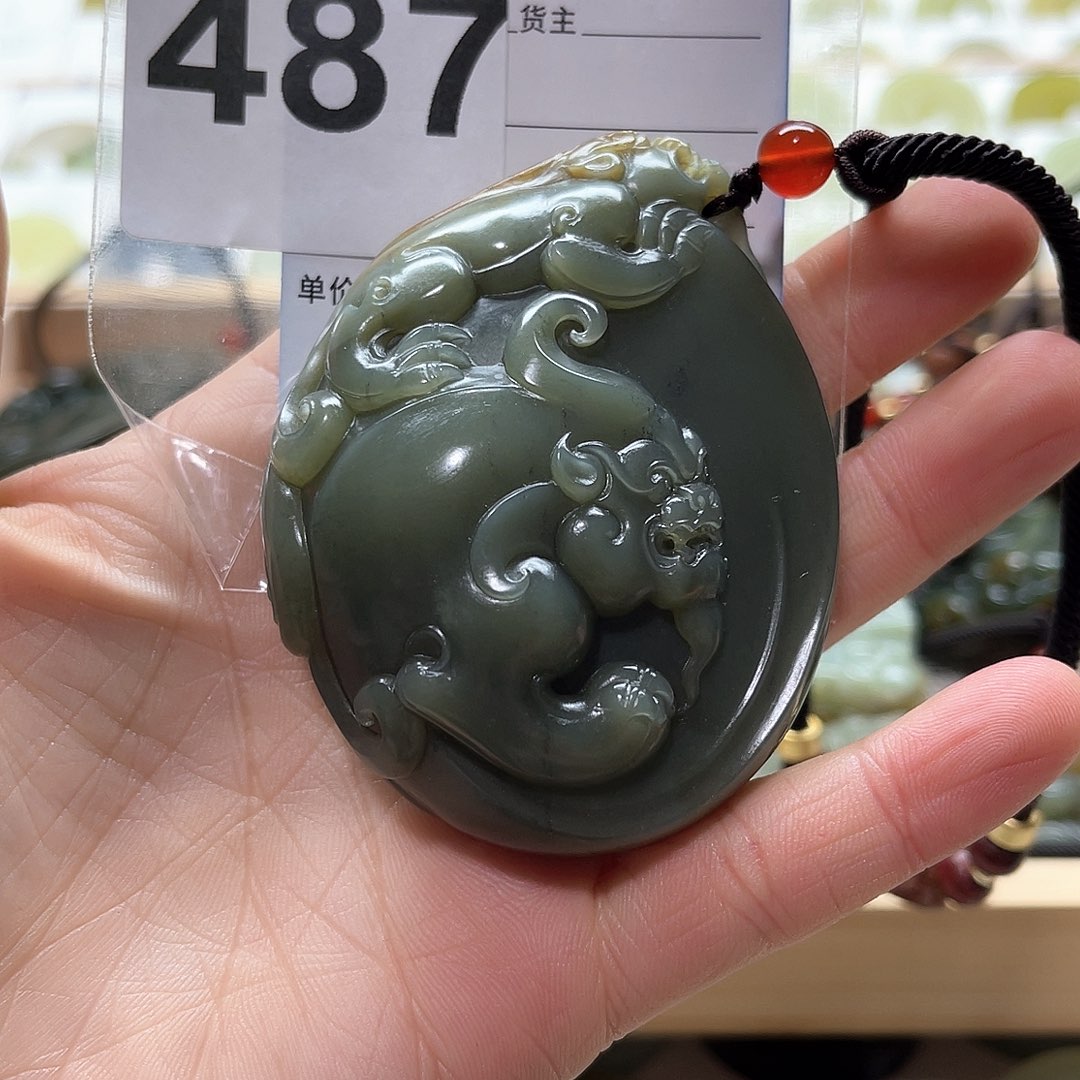 蛇纹石玉颈饰未镶嵌半*闲