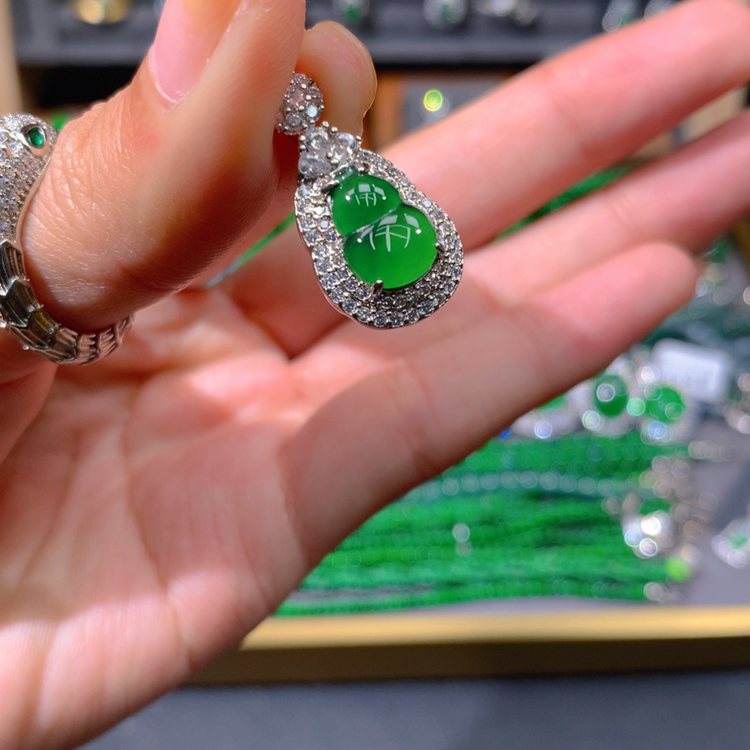 翡翠手链未镶嵌天然翡翠