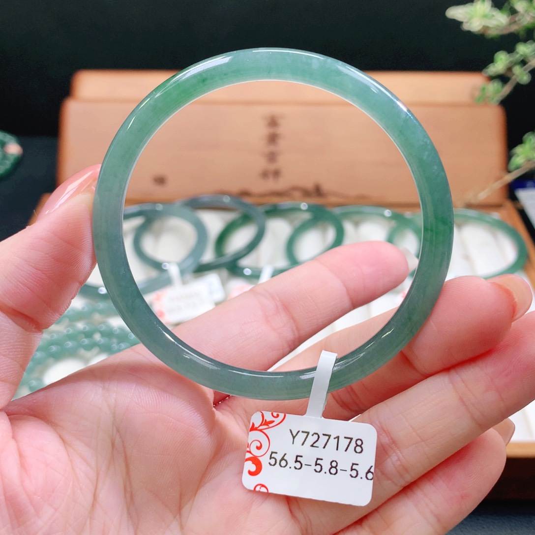 翡翠未镶嵌手镯天然