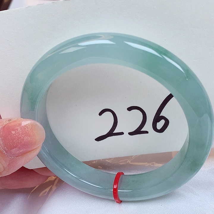 翡翠手镯未镶嵌翡翠