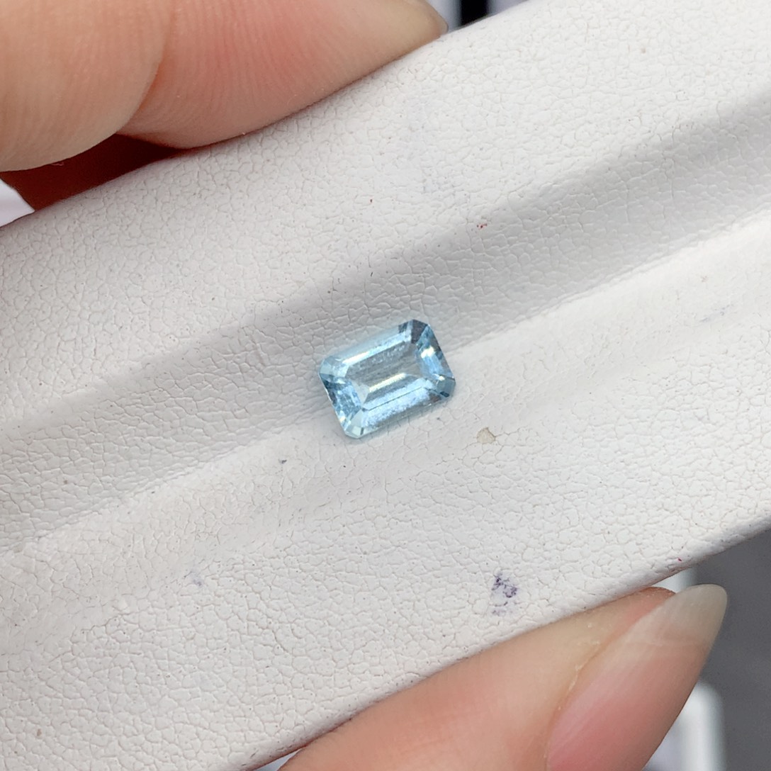 海蓝宝石裸石未镶嵌5*7mm方