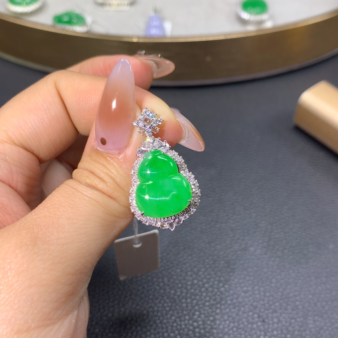 翡翠颈饰18K金镶嵌翡翠