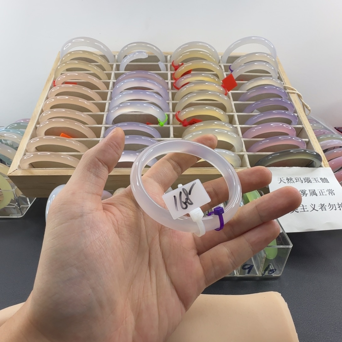 清***零玛瑙/玉髓未镶嵌手镯