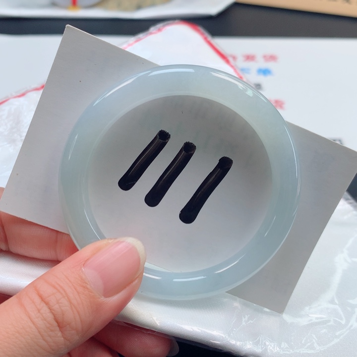 翡翠手镯未镶嵌冰