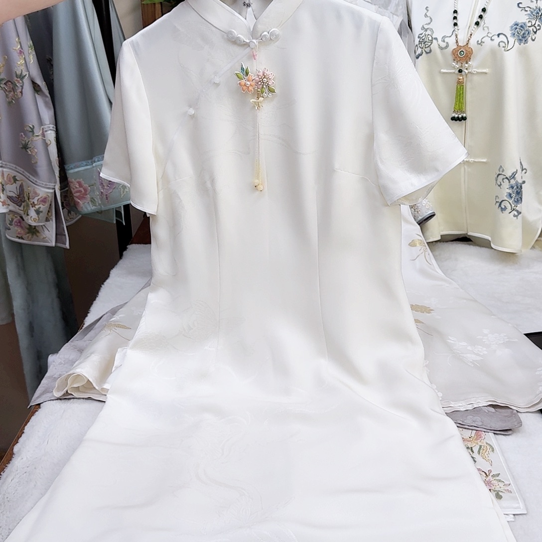 织绣真丝白色正绢旗袍 （含压襟