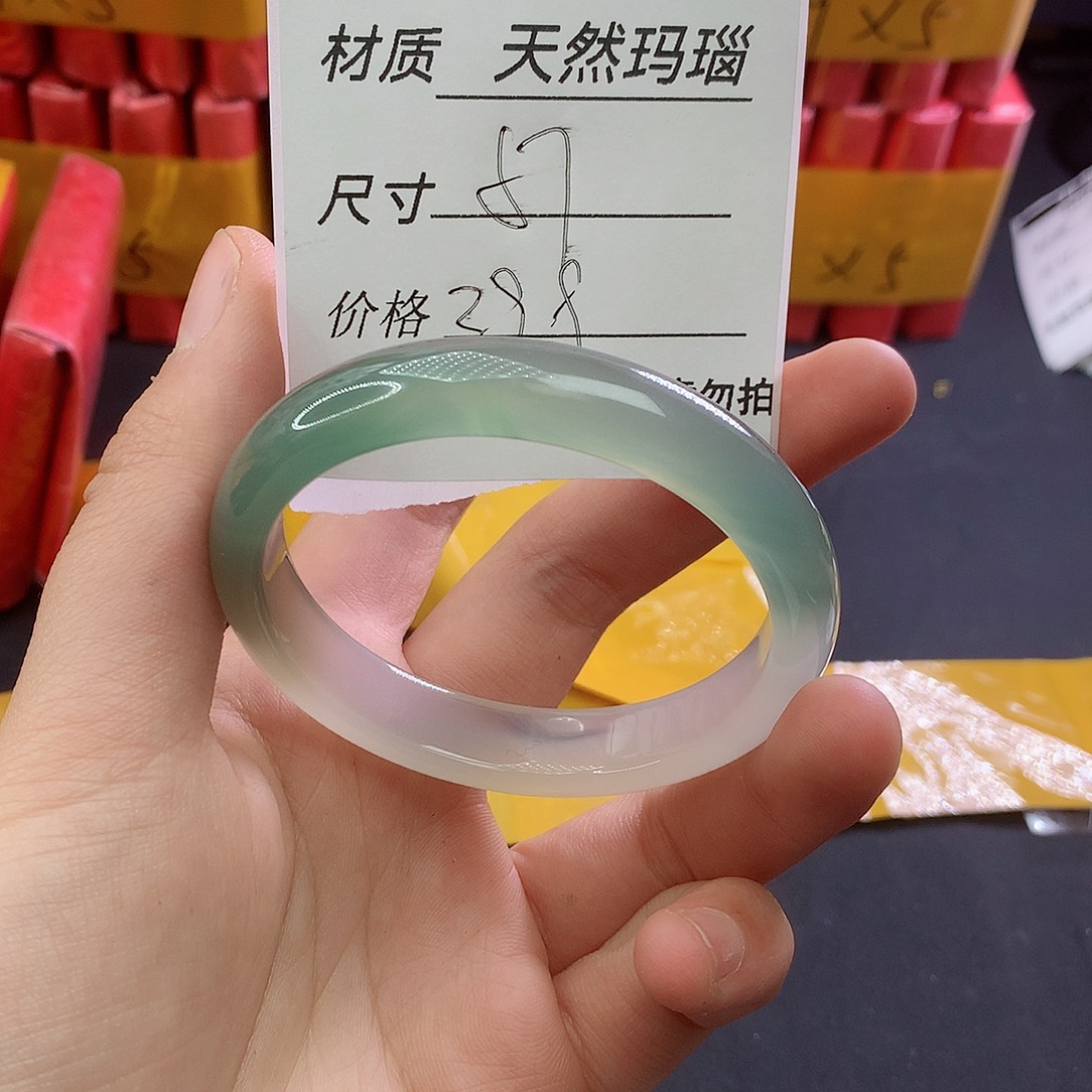 玛瑙/玉髓手镯未镶嵌100